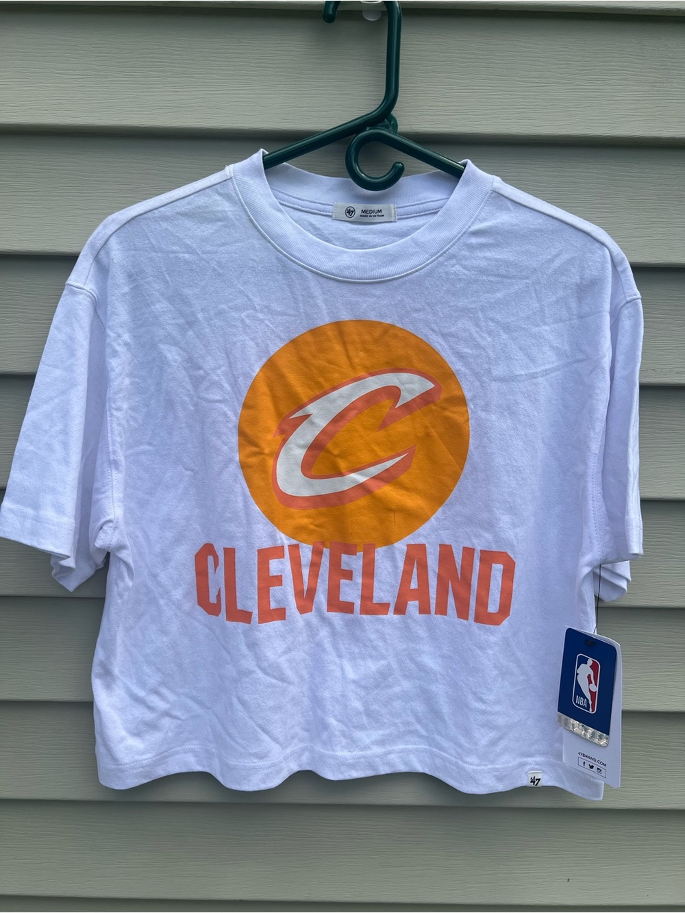 Woman’s Medium ‘47 Brand Cleveland Cavaliers cropped t-shirt *NWT*